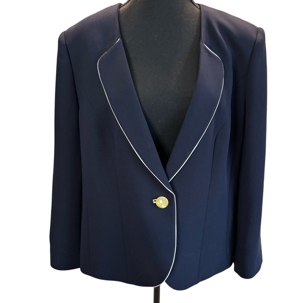 Jacques Vert Navy Blazer with Contrasting Lapels and Tailored Fit Size 16